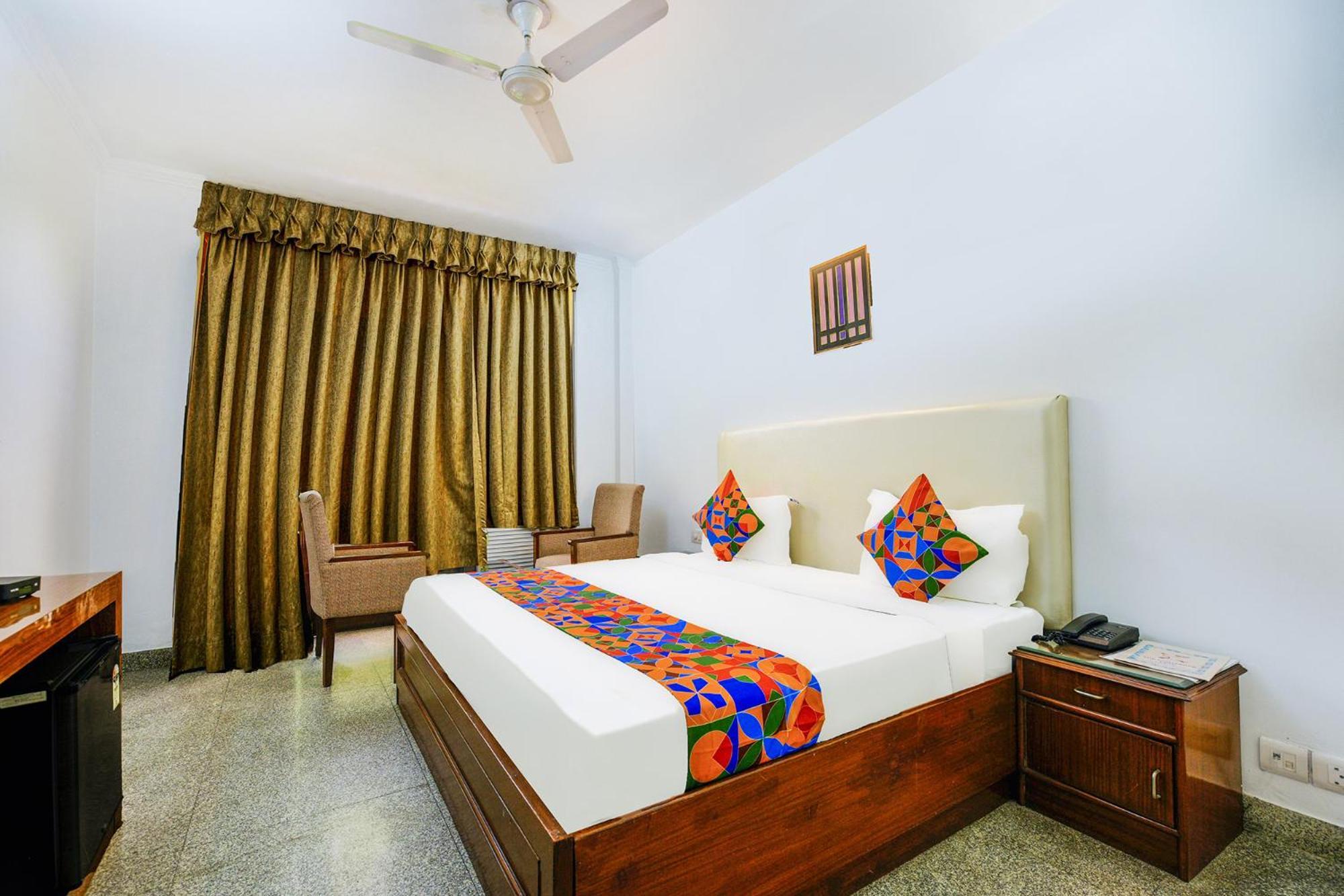 Hotel Exotica Leisure Valley, Gurgaon Bagian luar foto
