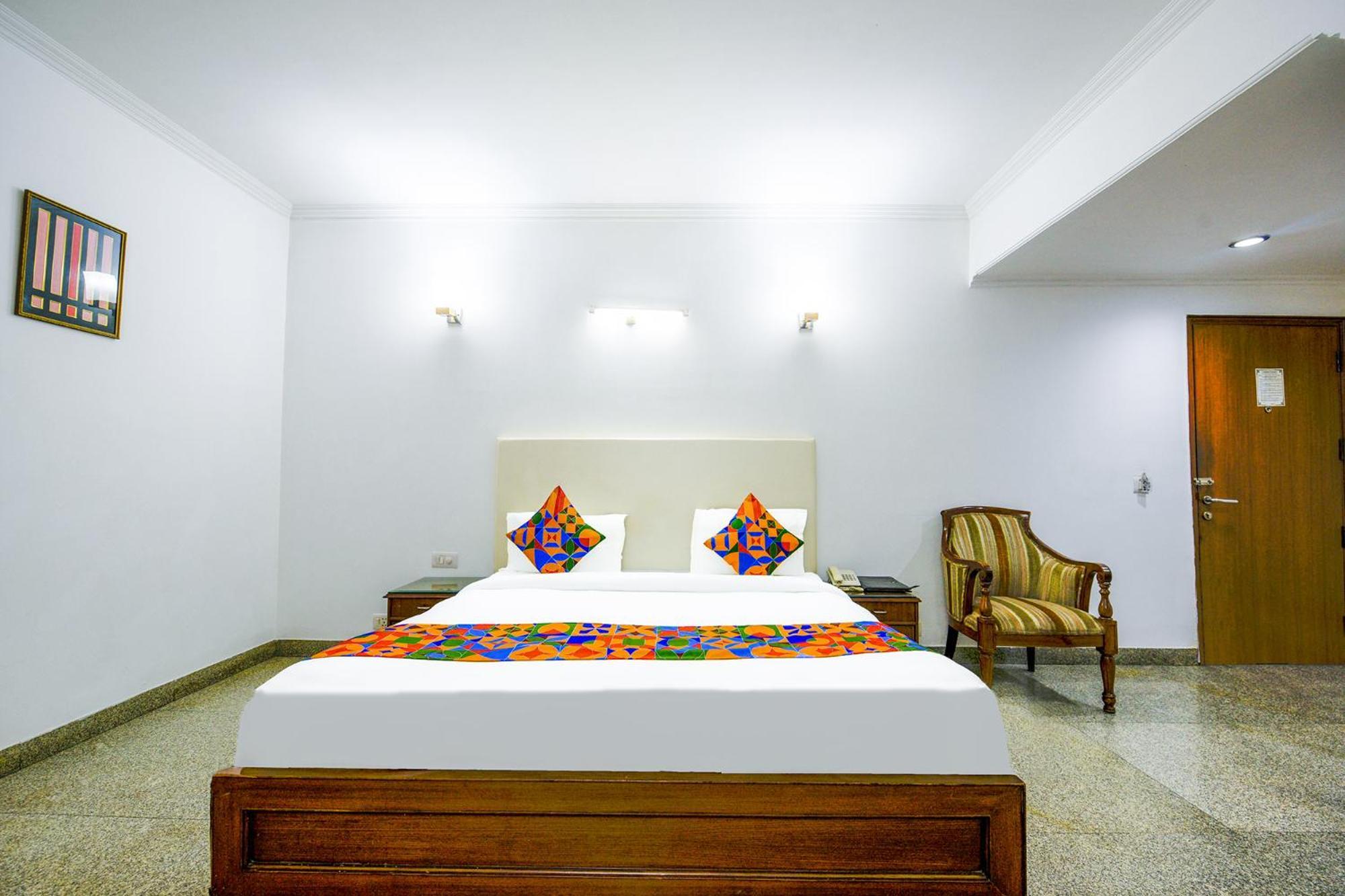 Hotel Exotica Leisure Valley, Gurgaon Bagian luar foto
