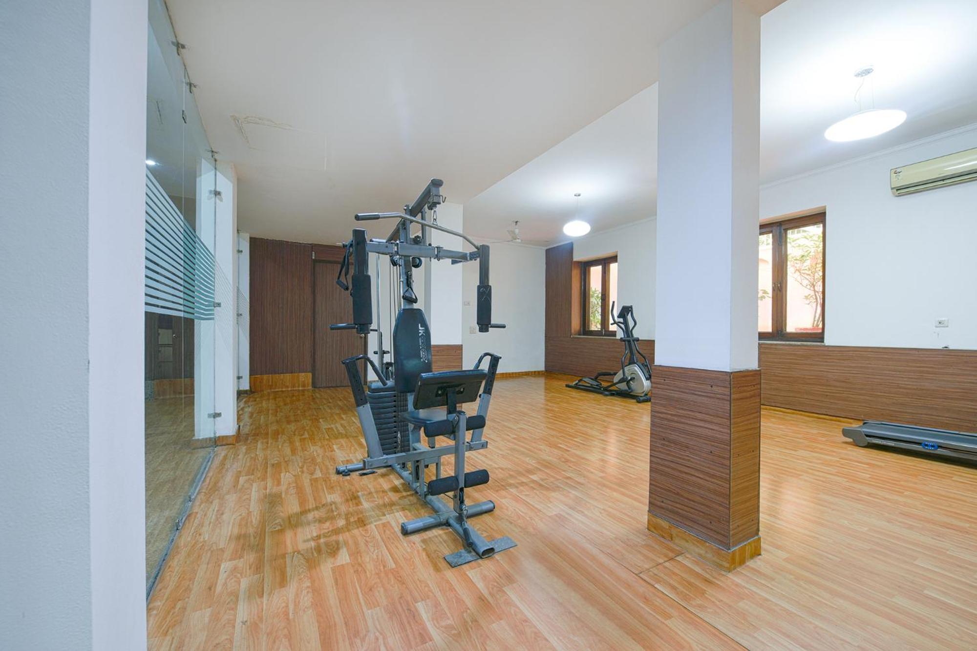 Hotel Exotica Leisure Valley, Gurgaon Bagian luar foto
