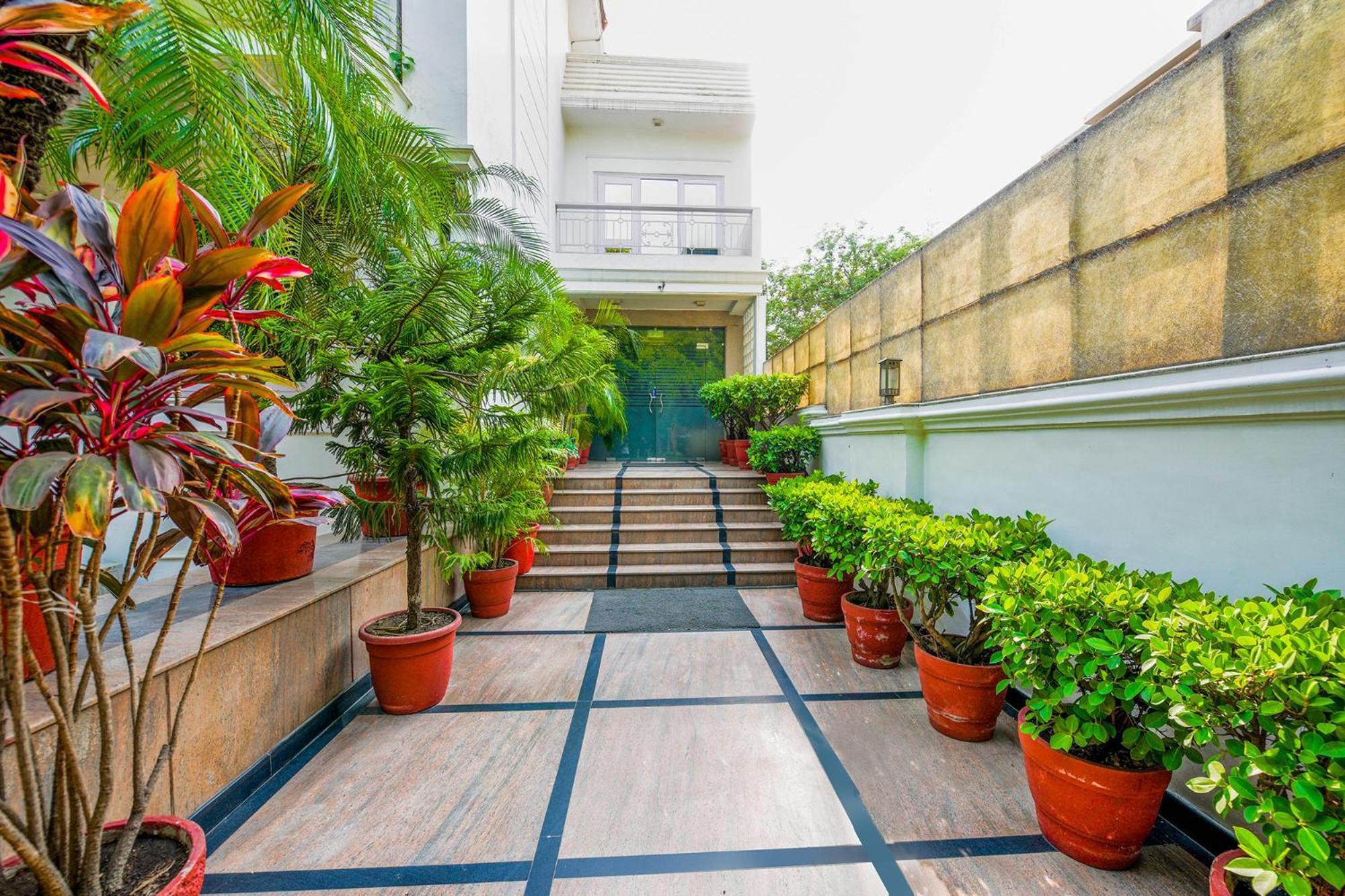 Hotel Exotica Leisure Valley, Gurgaon Bagian luar foto