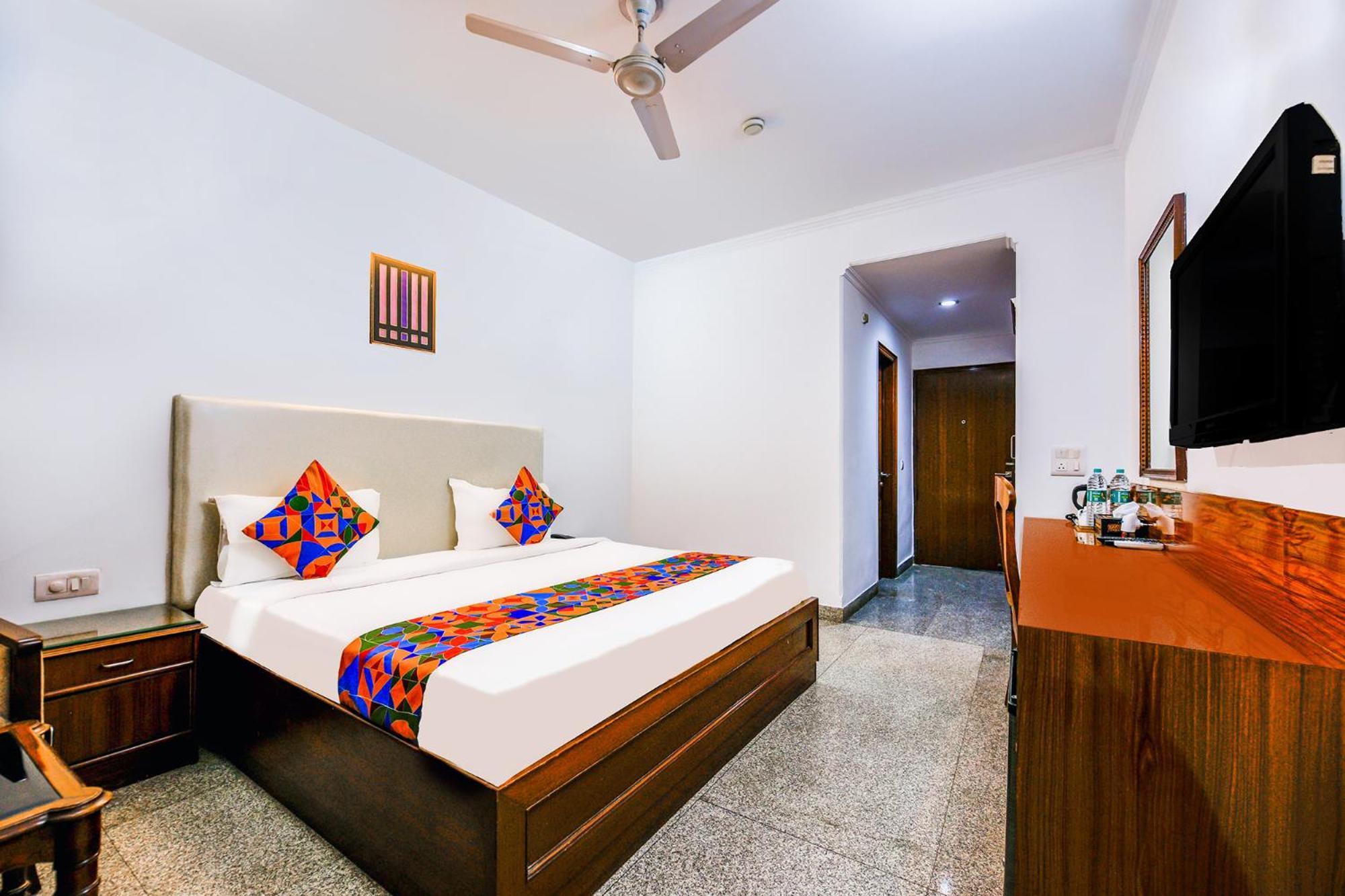Hotel Exotica Leisure Valley, Gurgaon Bagian luar foto