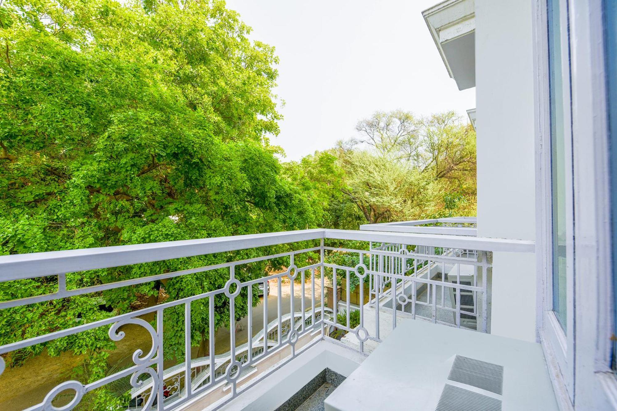 Hotel Exotica Leisure Valley, Gurgaon Bagian luar foto
