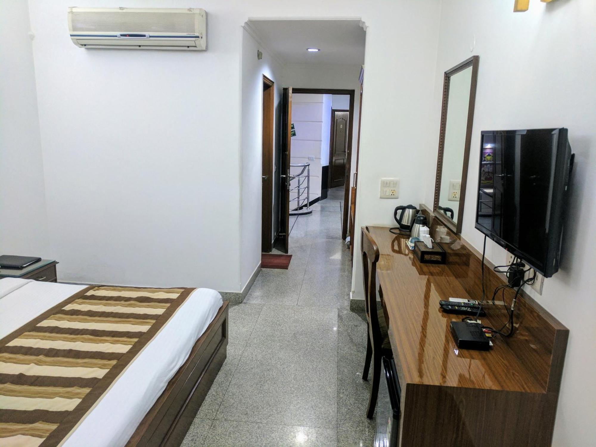 Hotel Exotica Leisure Valley, Gurgaon Bagian luar foto